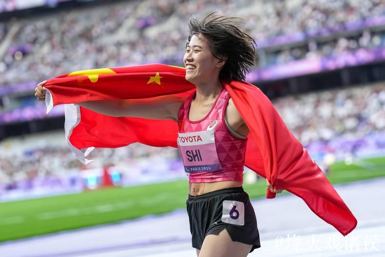 中国女飞人史逸婷400米后程狂飙，突破世界纪录震撼全场